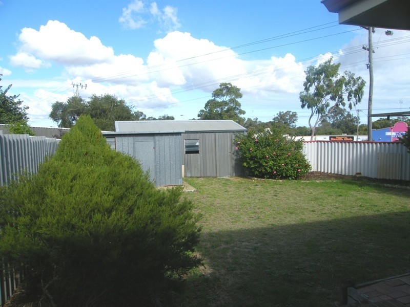 2 Sinagra Street, Wanneroo WA 6065