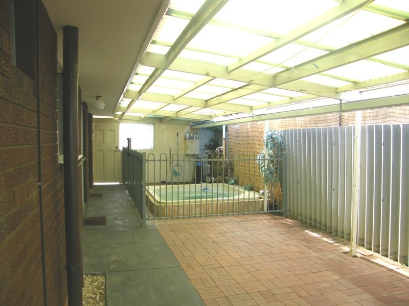 2 Sinagra Street, Wanneroo WA 6065