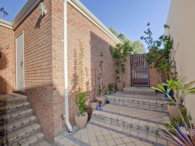 39 Lakeside Drive, Joondalup WA 6027