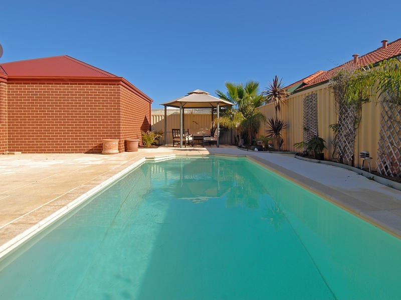 5 Ammanford Crescent, Butler WA 6036