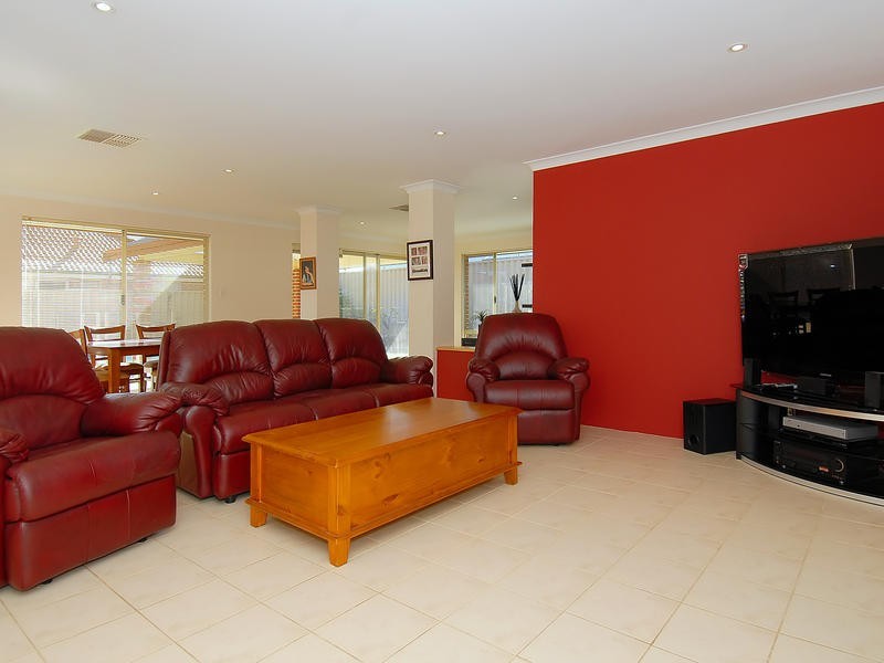 5 Ammanford Crescent, Butler WA 6036