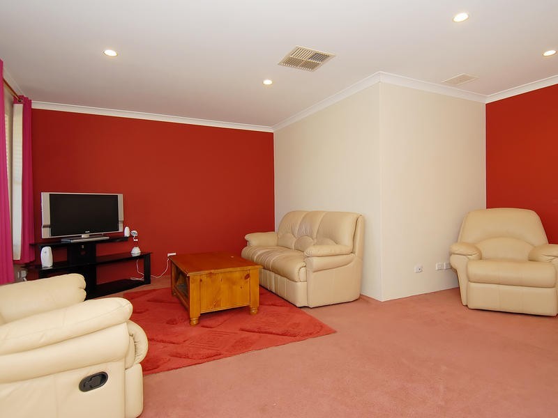 5 Ammanford Crescent, Butler WA 6036
