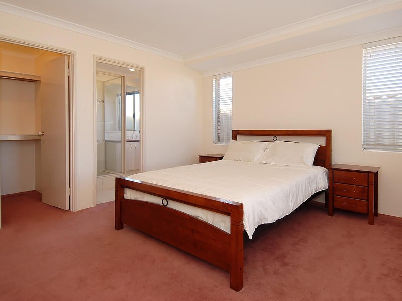 5 Ammanford Crescent, Butler WA 6036