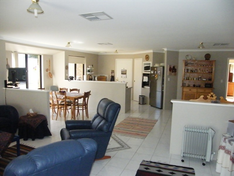 22 Jandabup Close, Sinagra WA 6065