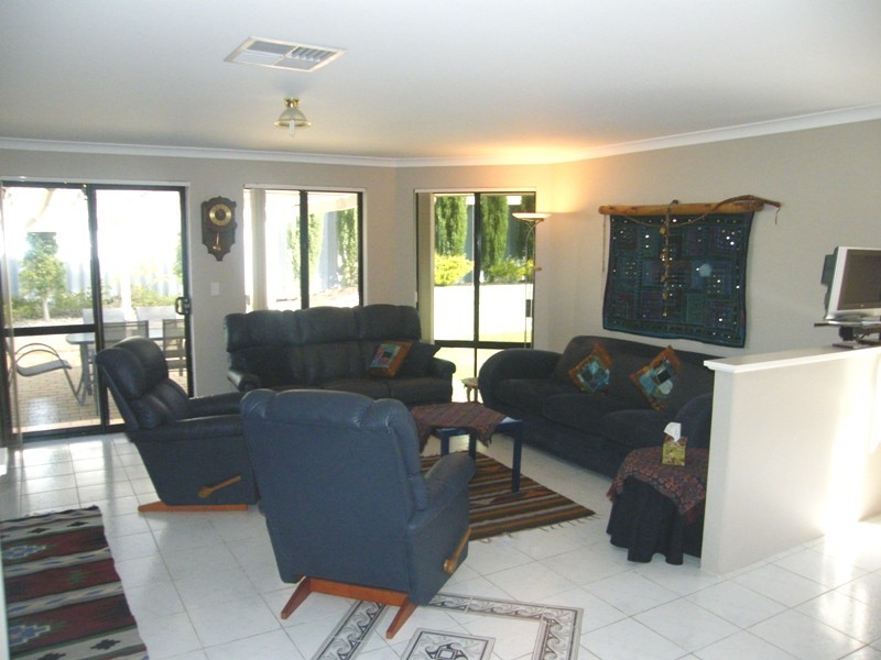22 Jandabup Close, Sinagra WA 6065