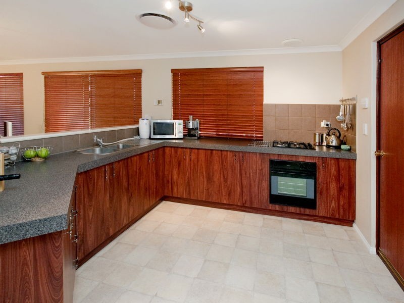 42 Alpina Promenade, Banksia Grove WA 6031