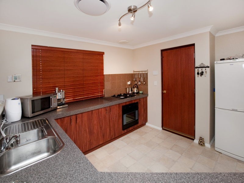 42 Alpina Promenade, Banksia Grove WA 6031