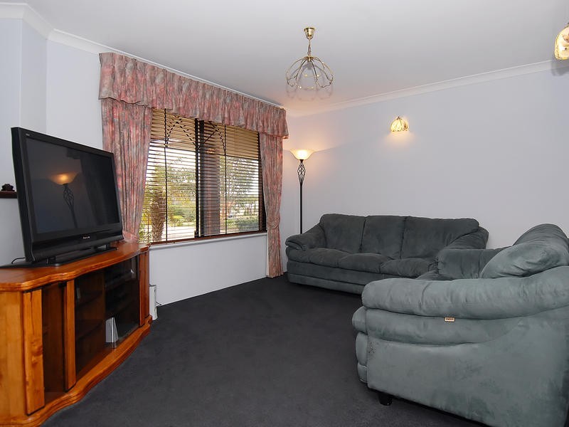 41 Mallina Circuit, Carramar WA 6031