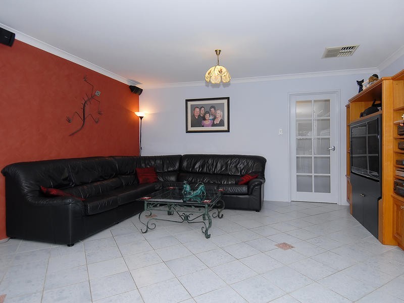 41 Mallina Circuit, Carramar WA 6031