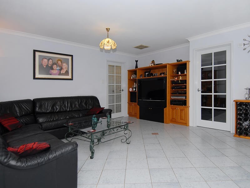 41 Mallina Circuit, Carramar WA 6031