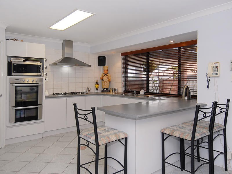 41 Mallina Circuit, Carramar WA 6031