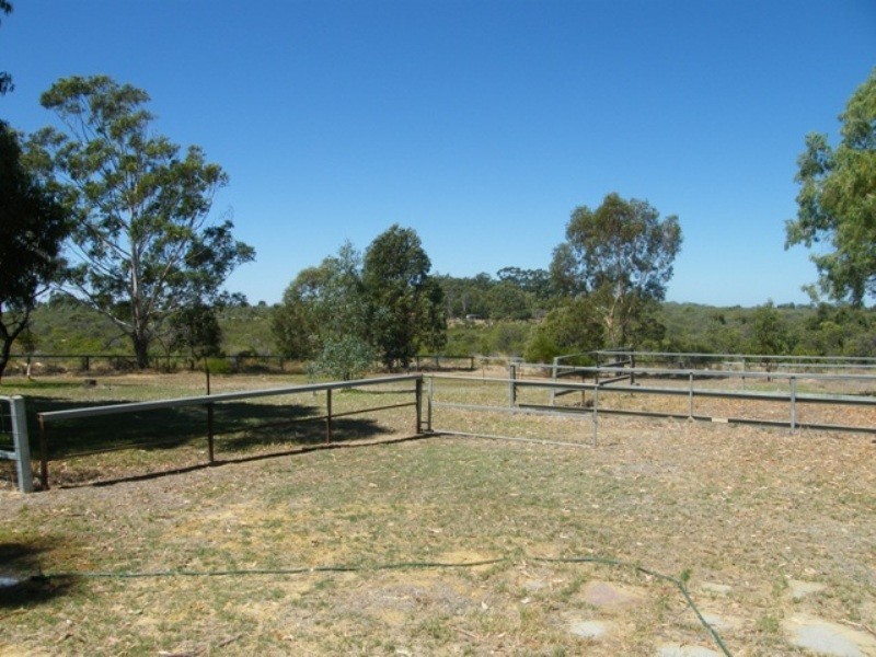 35 Hilltop Rise, Woodridge WA 6041