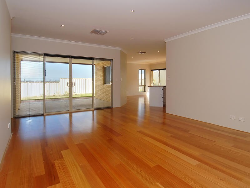 12 Zingarello Street, Pearsall WA 6065