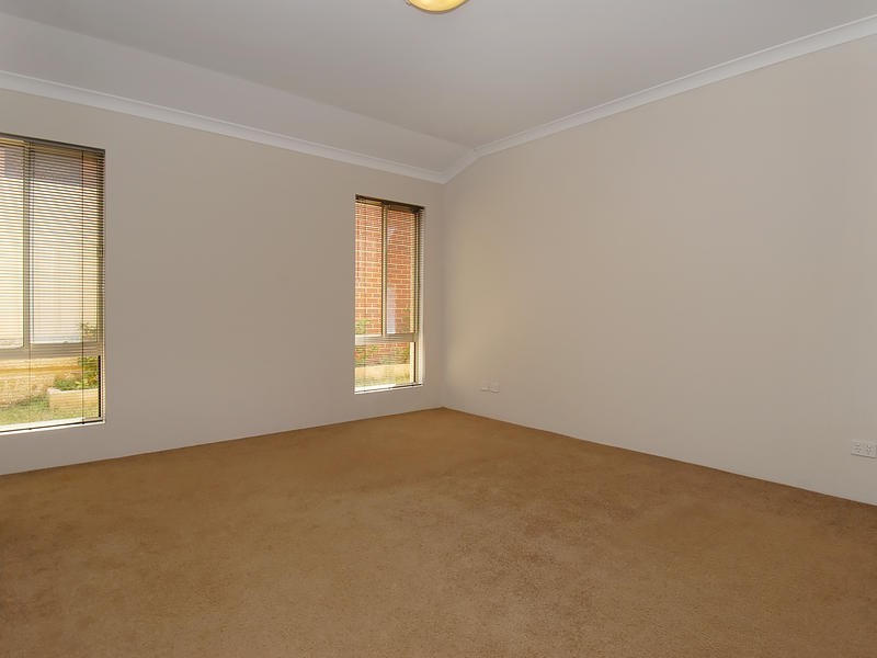 12 Zingarello Street, Pearsall WA 6065