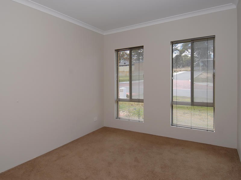 12 Zingarello Street, Pearsall WA 6065