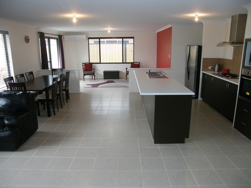 12 Grallina Way, Tapping WA 6065