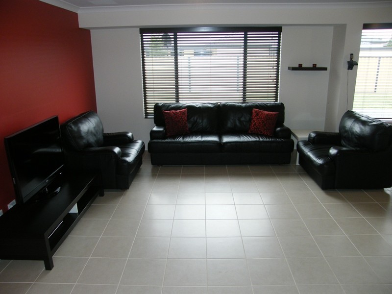 12 Grallina Way, Tapping WA 6065