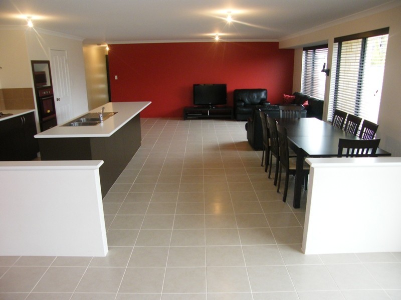 12 Grallina Way, Tapping WA 6065