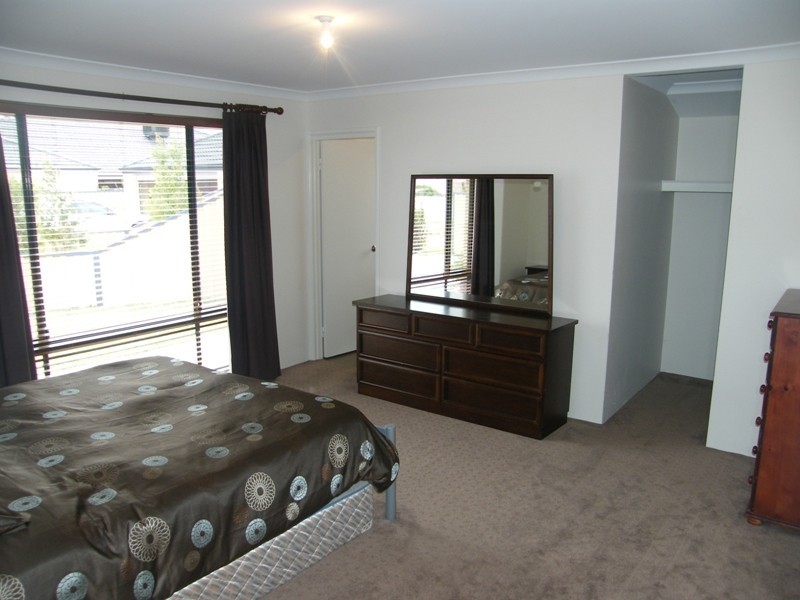 12 Grallina Way, Tapping WA 6065
