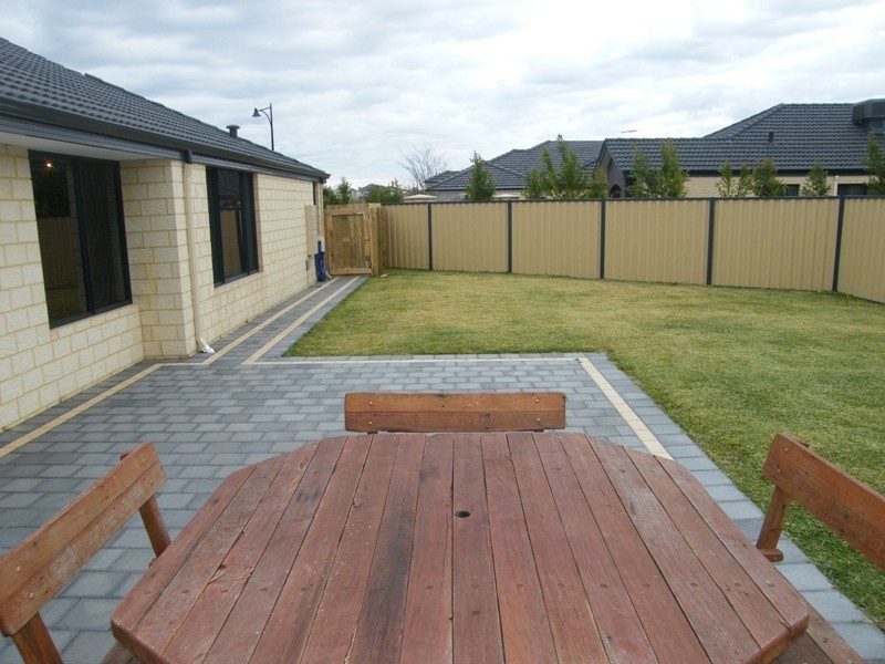12 Grallina Way, Tapping WA 6065