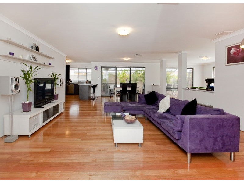 15 Kentucky Boulevard, Hocking WA 6065