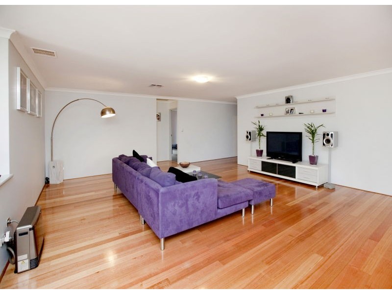 15 Kentucky Boulevard, Hocking WA 6065