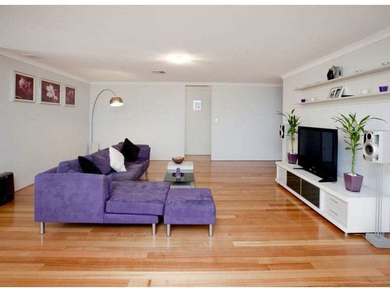 15 Kentucky Boulevard, Hocking WA 6065