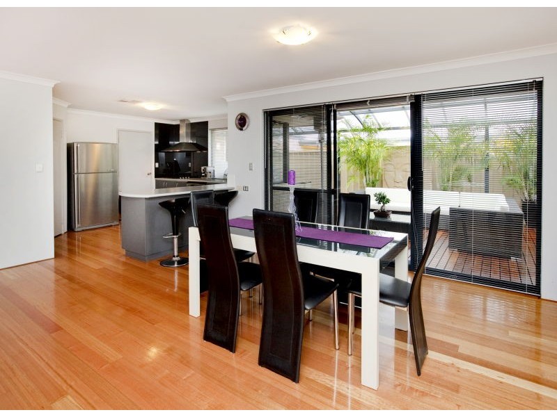 15 Kentucky Boulevard, Hocking WA 6065