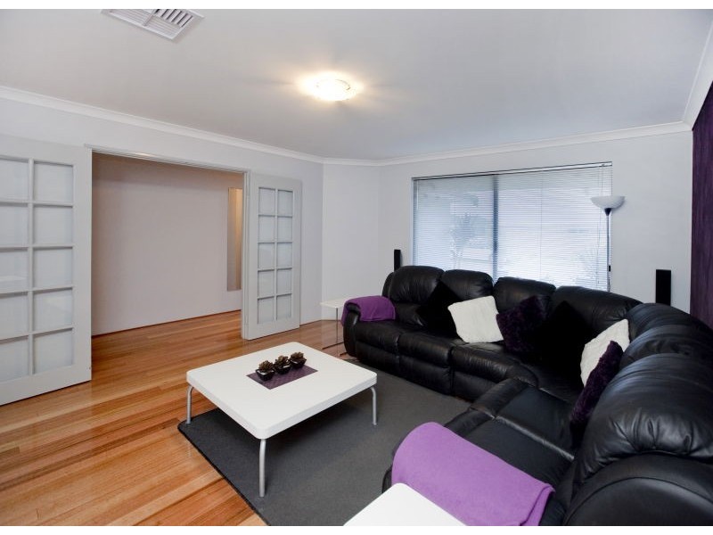 15 Kentucky Boulevard, Hocking WA 6065