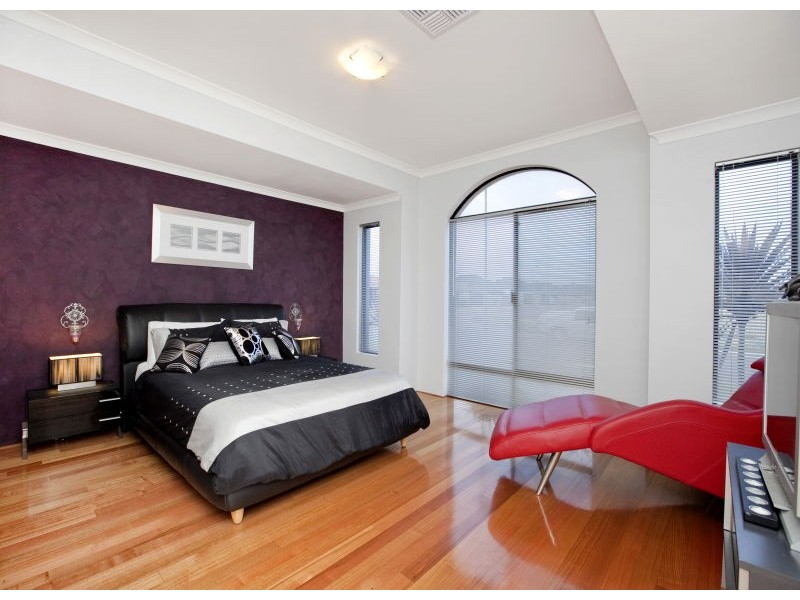 15 Kentucky Boulevard, Hocking WA 6065