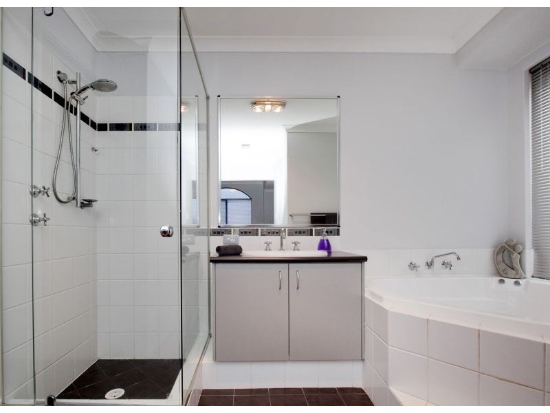 15 Kentucky Boulevard, Hocking WA 6065