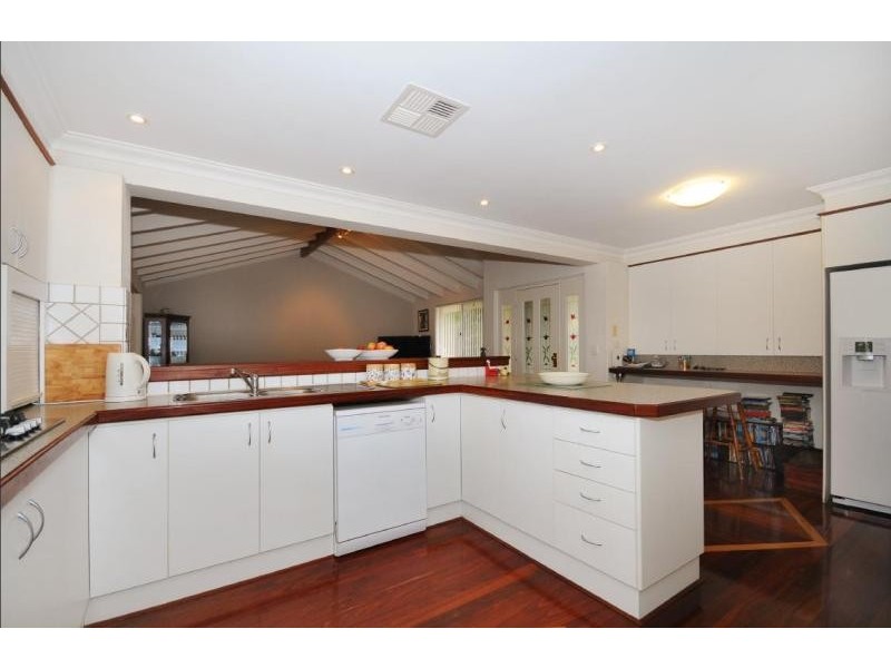 15 Clarkside Court, Wanneroo WA 6065