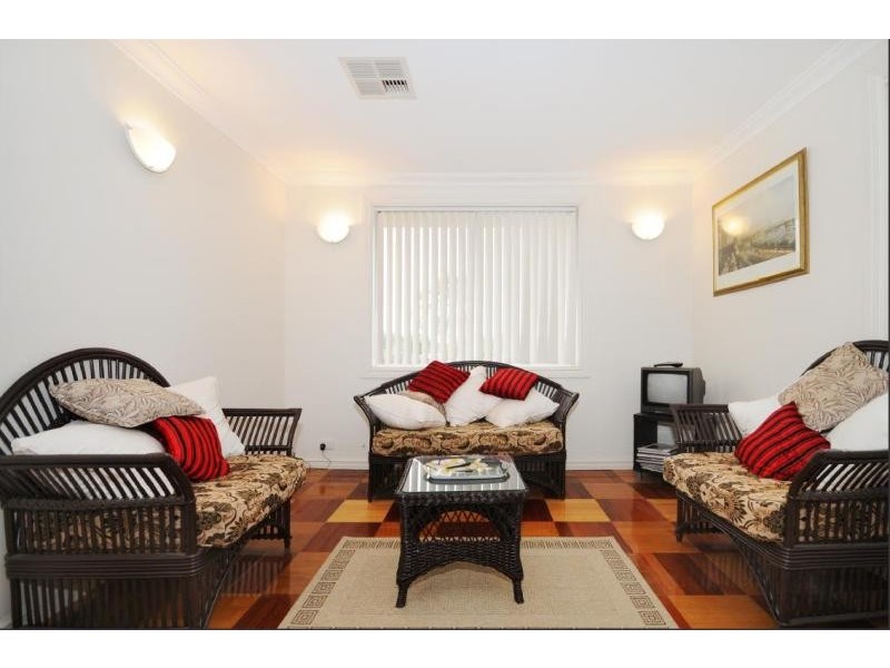 15 Clarkside Court, Wanneroo WA 6065