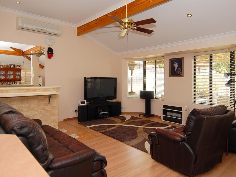 12 Midlothian Crescent, Kinross WA 6028