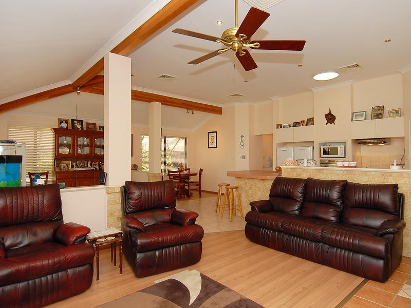 12 Midlothian Crescent, Kinross WA 6028