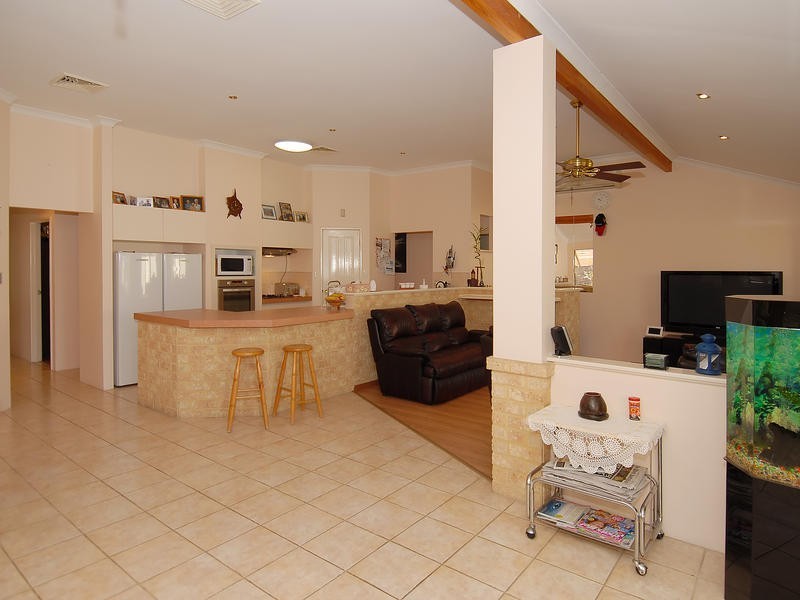 12 Midlothian Crescent, Kinross WA 6028