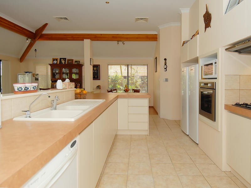 12 Midlothian Crescent, Kinross WA 6028