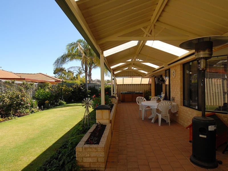 12 Midlothian Crescent, Kinross WA 6028