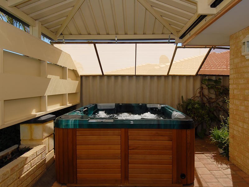 12 Midlothian Crescent, Kinross WA 6028