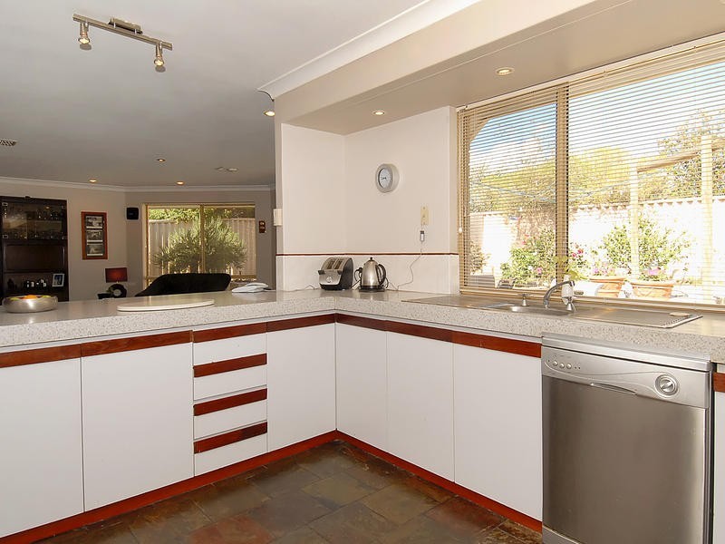 11 Wattle Mews, Hocking WA 6065