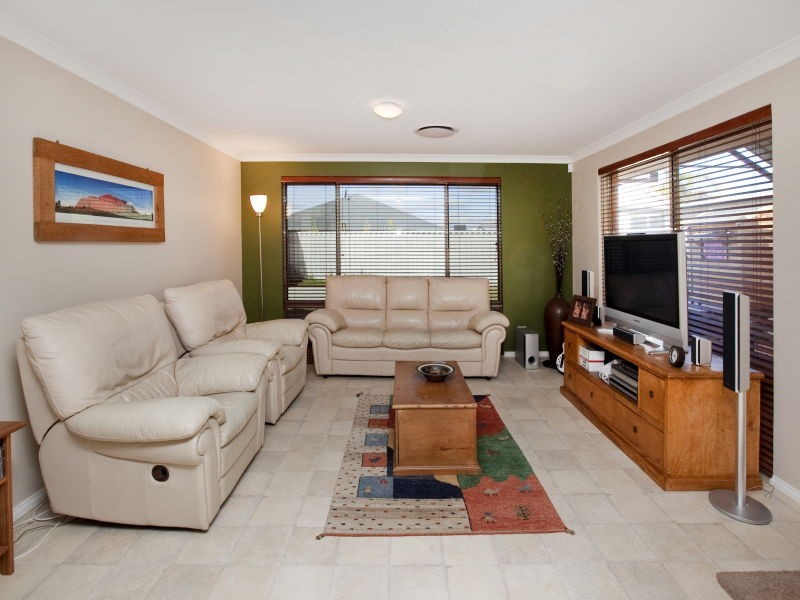 42 Alpina Promenade, Banksia Grove WA 6031