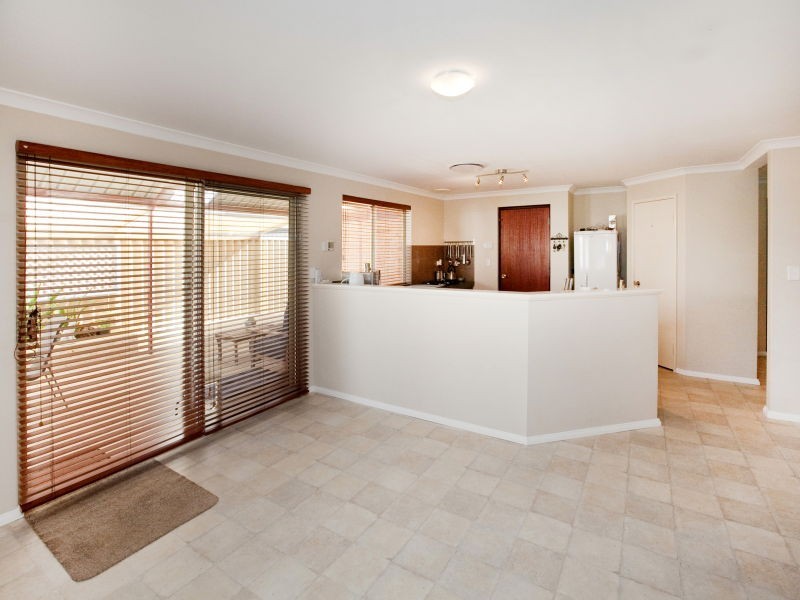 42 Alpina Promenade, Banksia Grove WA 6031