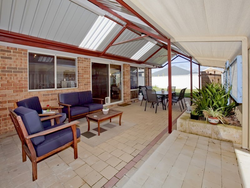 42 Alpina Promenade, Banksia Grove WA 6031