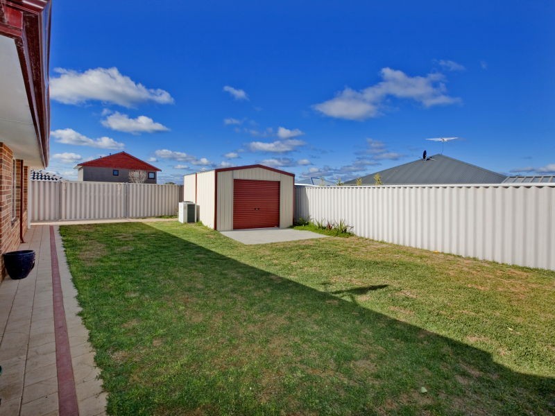 42 Alpina Promenade, Banksia Grove WA 6031