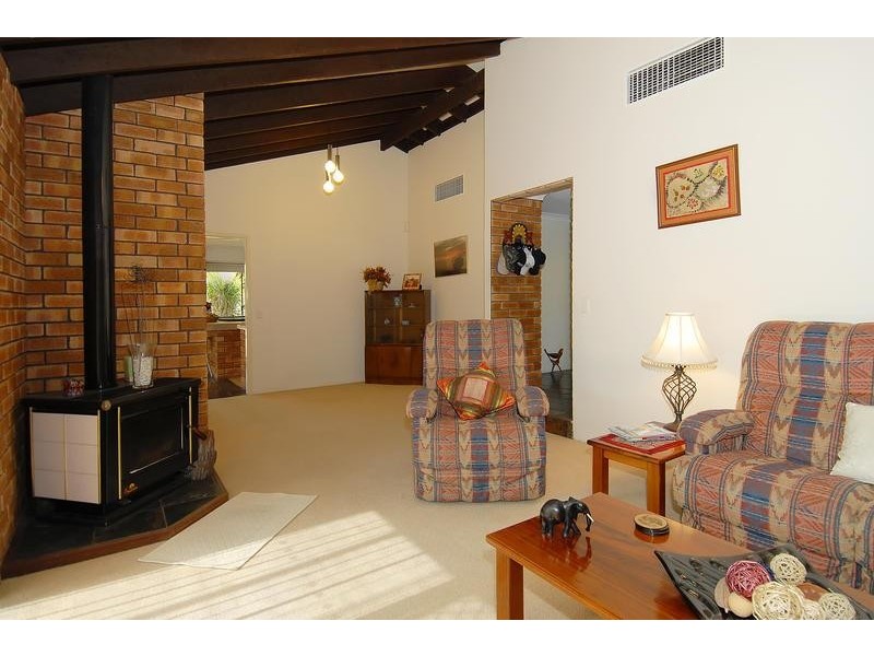 6 Dandaloo Crescent, Wanneroo WA 6065
