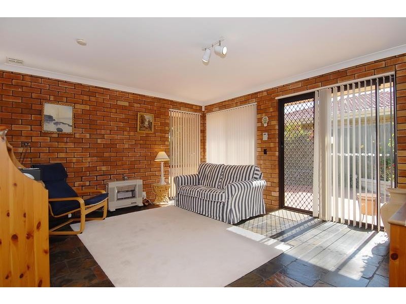 6 Dandaloo Crescent, Wanneroo WA 6065
