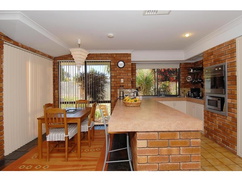 6 Dandaloo Crescent, Wanneroo WA 6065
