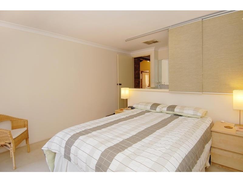 6 Dandaloo Crescent, Wanneroo WA 6065