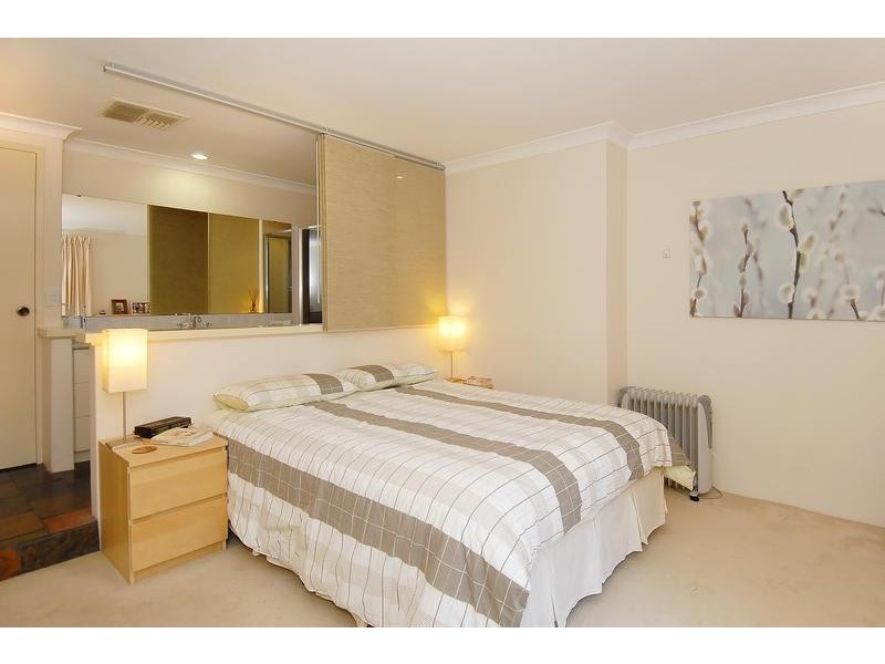 6 Dandaloo Crescent, Wanneroo WA 6065