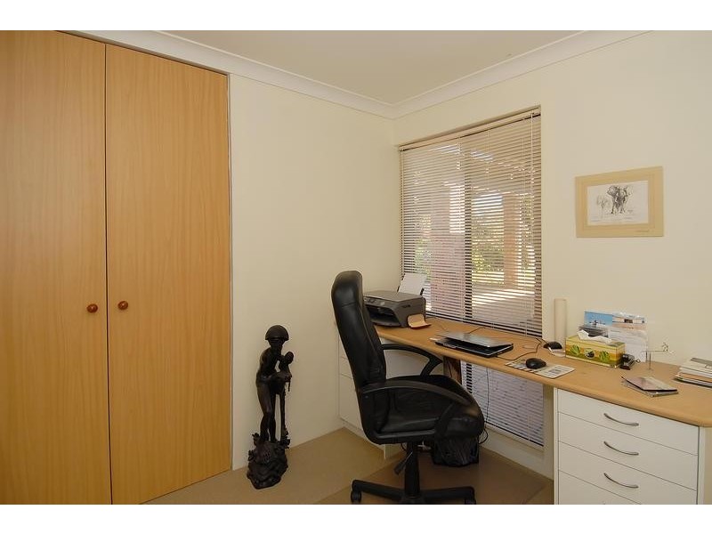 6 Dandaloo Crescent, Wanneroo WA 6065